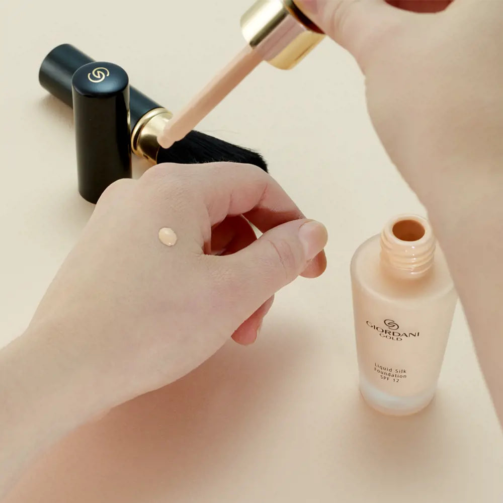 Fond de ten lichid SPF 12 Giordani Gold Silk, Light Ivory, 30ml